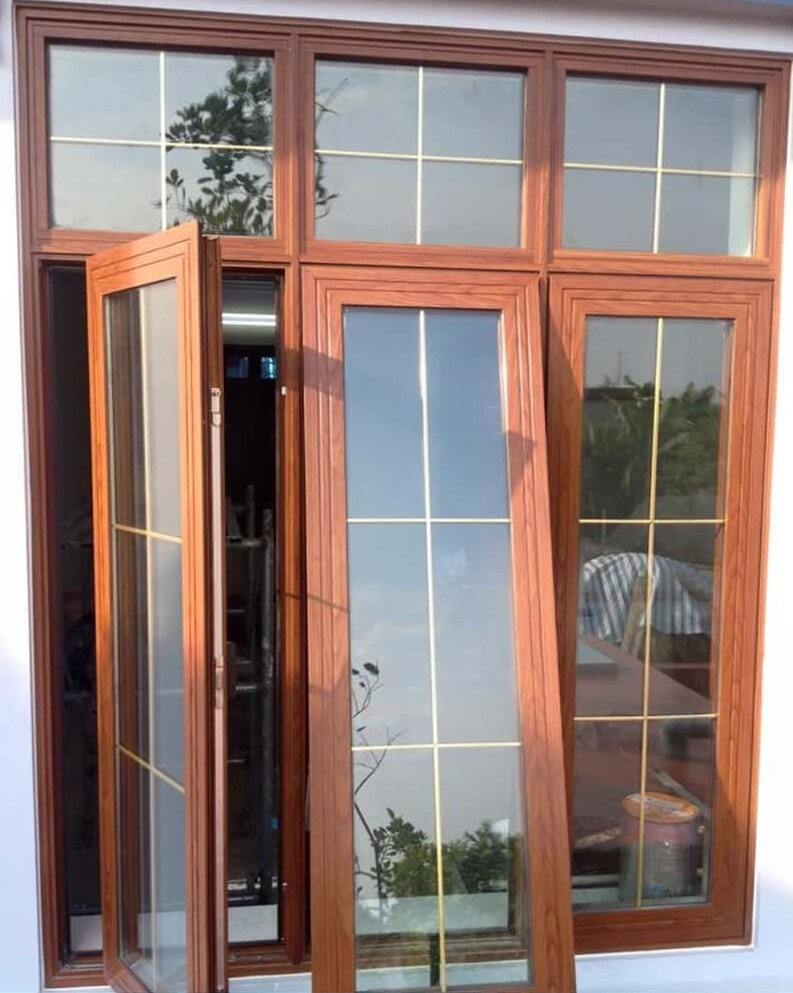 Mẫu cửa sổ nhôm kính vân gỗ