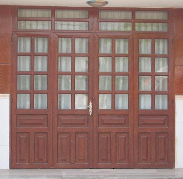 Mẫu cửa cổng pano 4 cánh màu vân gỗ