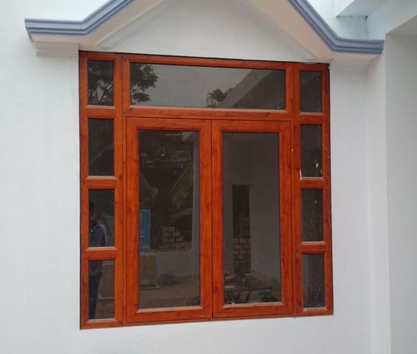 Mẫu cửa sổ nhôm kính giả gỗ